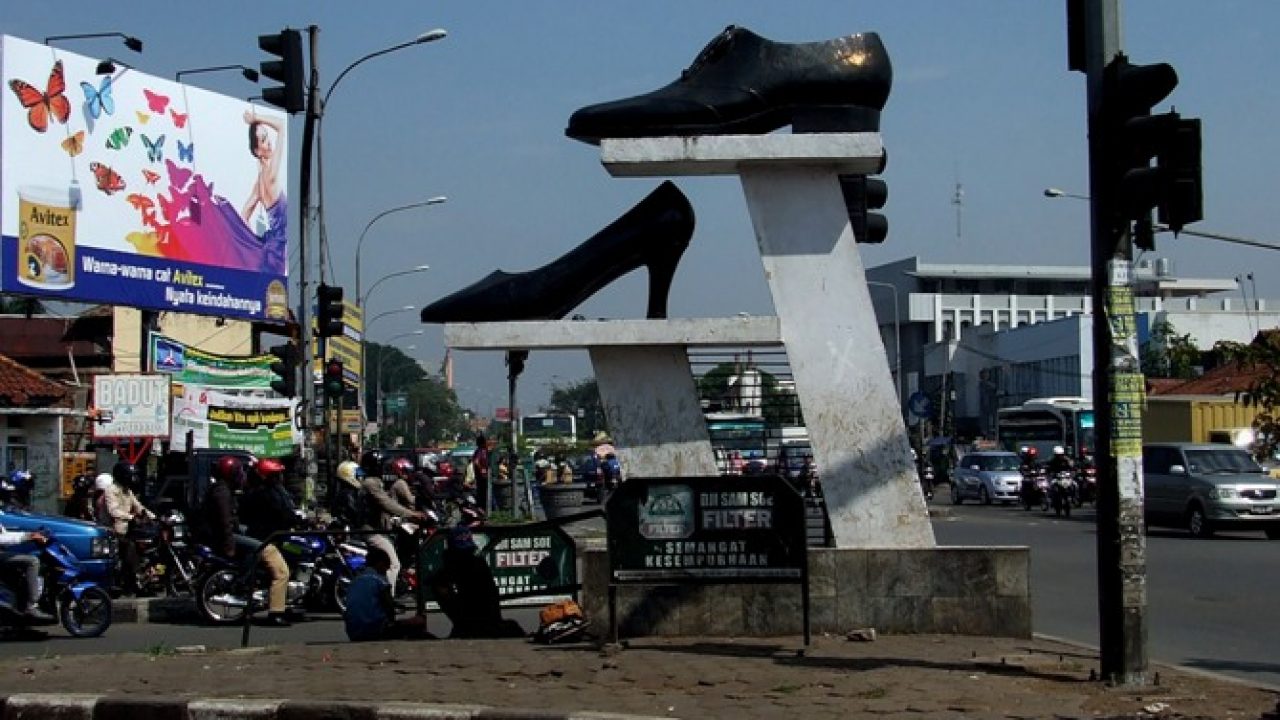 tempat belanja di Jalan Cibaduyut bandung 